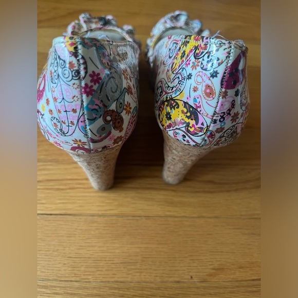 Steve Madden Wedge heels size 10M with paisley design - Picture 4 of 9